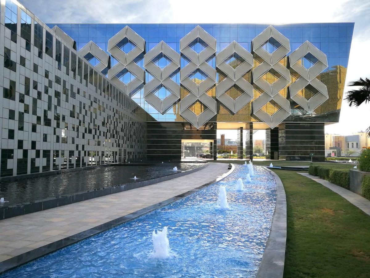 Crowne Plaza Riyadh - Rdc Hotel & Convention By Ihg Extérieur photo The Sheikh Zayed House