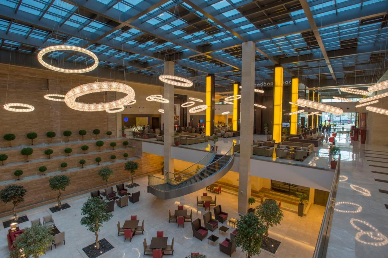 Crowne Plaza Riyadh - Rdc Hotel & Convention By Ihg Extérieur photo The interior of the terminal