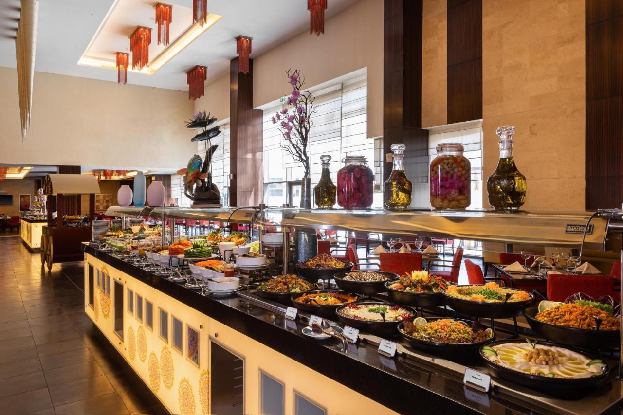 Crowne Plaza Riyadh - Rdc Hotel & Convention By Ihg Extérieur photo A buffet at a hotel