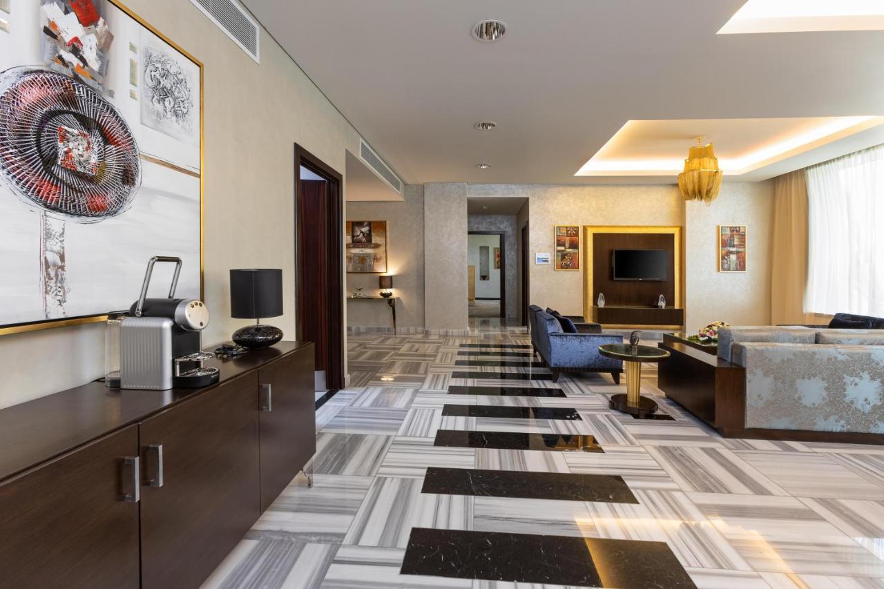 Crowne Plaza Riyadh - Rdc Hotel & Convention By Ihg Extérieur photo A suite at the hotel