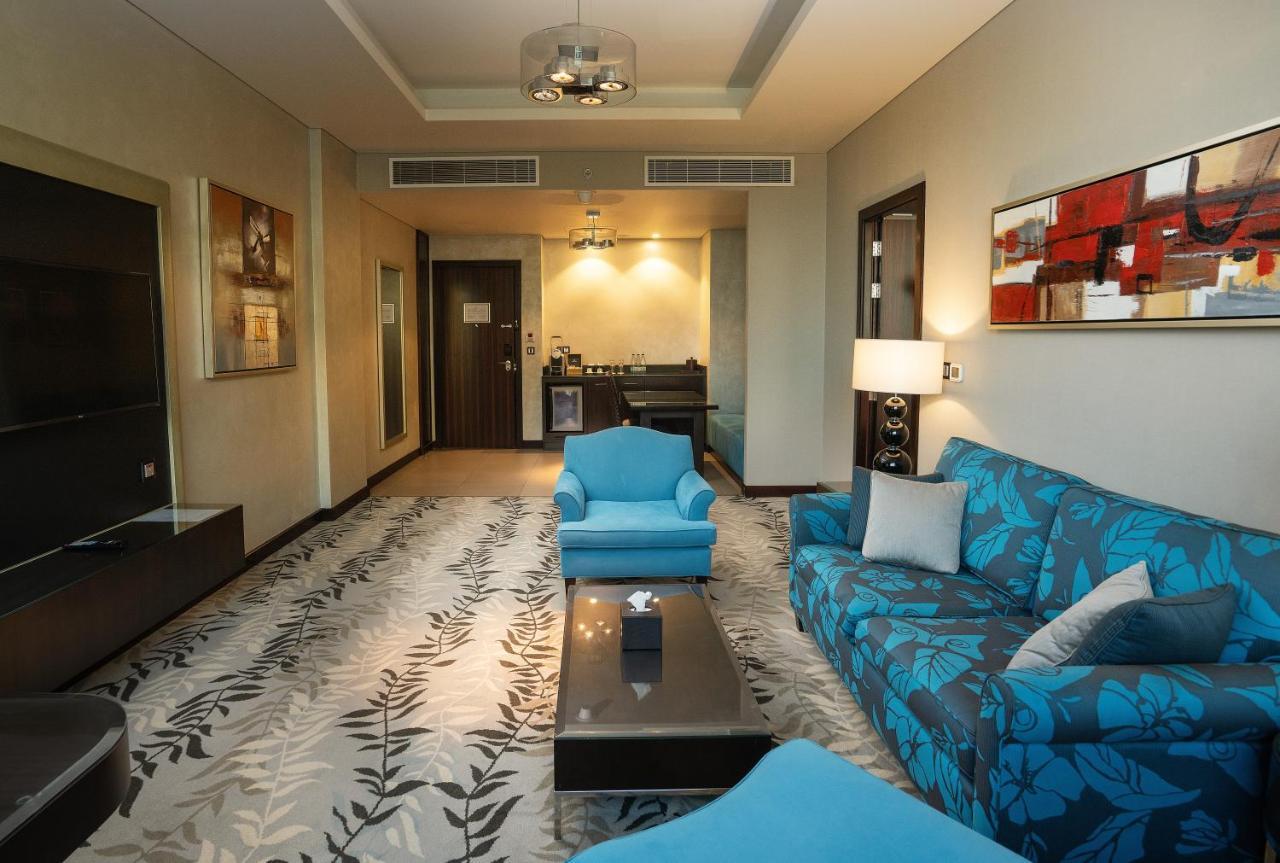 Crowne Plaza Riyadh - Rdc Hotel & Convention By Ihg Extérieur photo A suite at the hotel