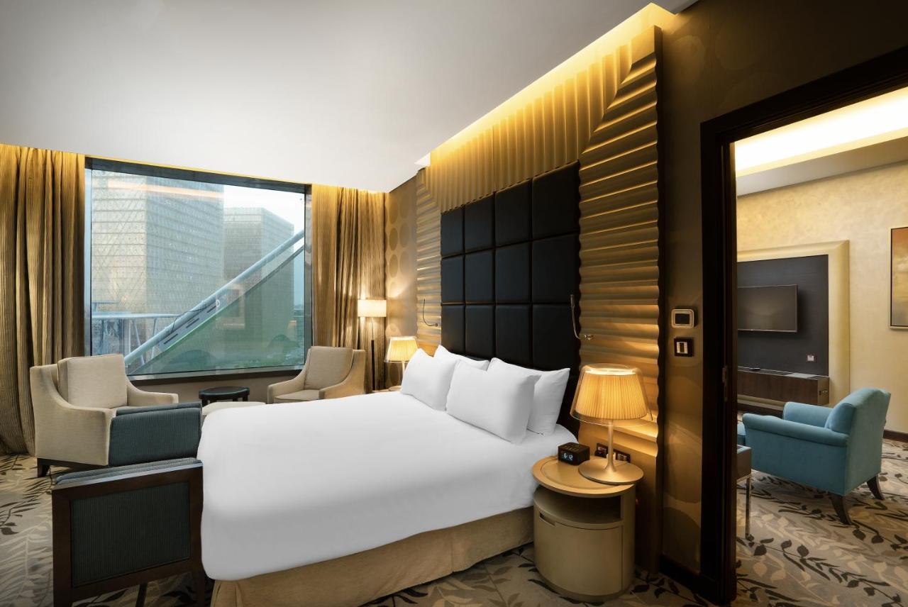 Crowne Plaza Riyadh - Rdc Hotel & Convention By Ihg Extérieur photo A suite at the hotel